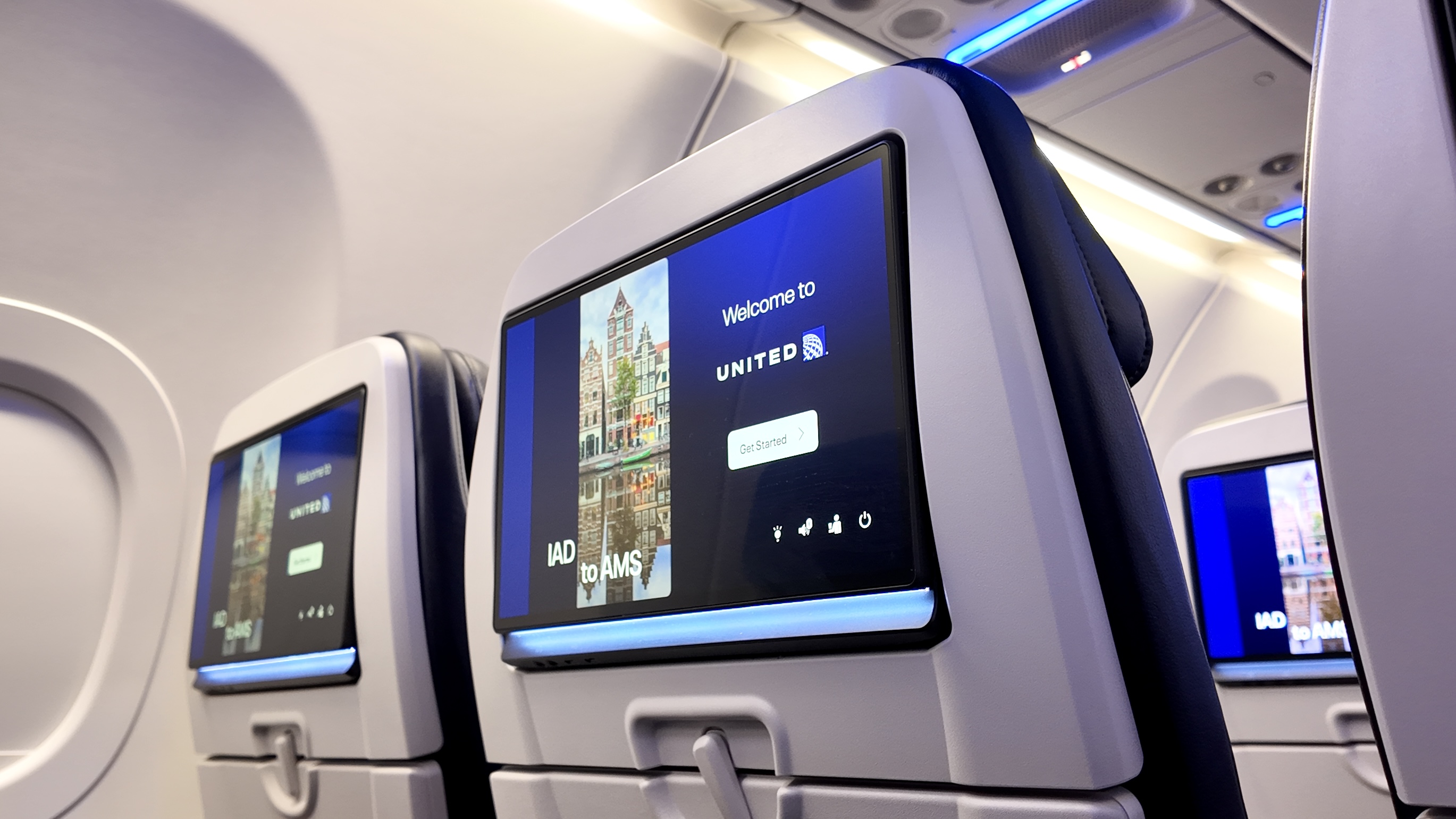 OLED in-flight entertainment screen on United Airlines Airbus A321XLR