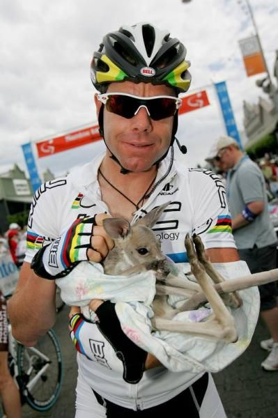 Cadel Evans (BMC) caught up with a fellow Aussie at the start.