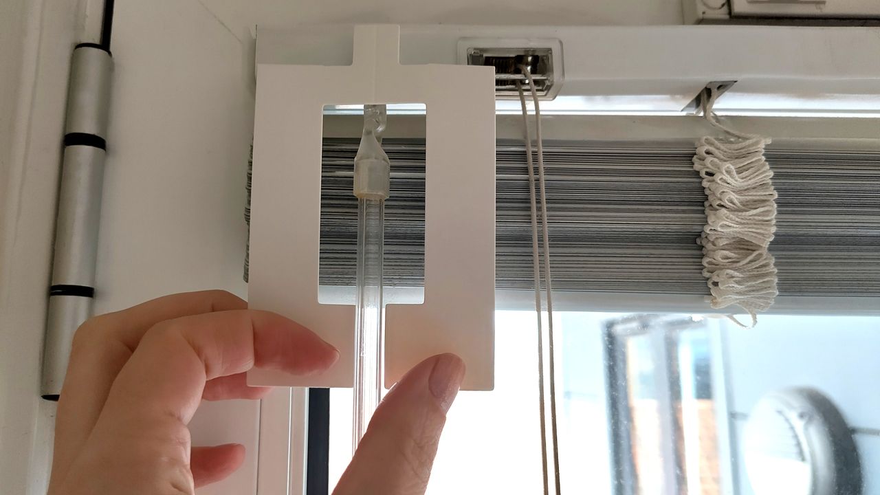 Using measuring template to fit SwitchBot Blind Tilt