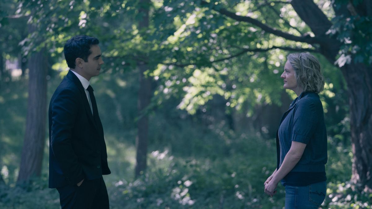 Max Minghella and Elisabeth Moss in The Handmaid&#039;s Tale