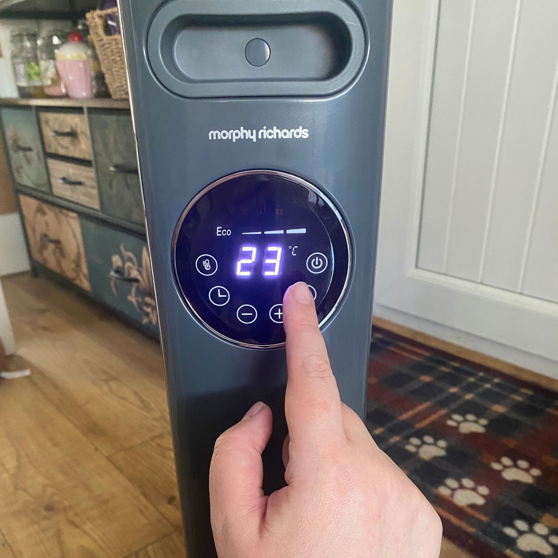 Changing the mode on the LED display of the Morphy Richards HeatFlux 2.5kW Digital Oil-filled Radiator