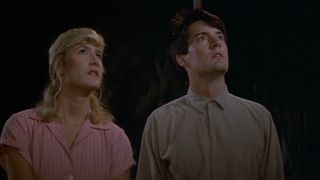 Kyle MacLachlan and Laura Dern stand together at night in Blue Velvet