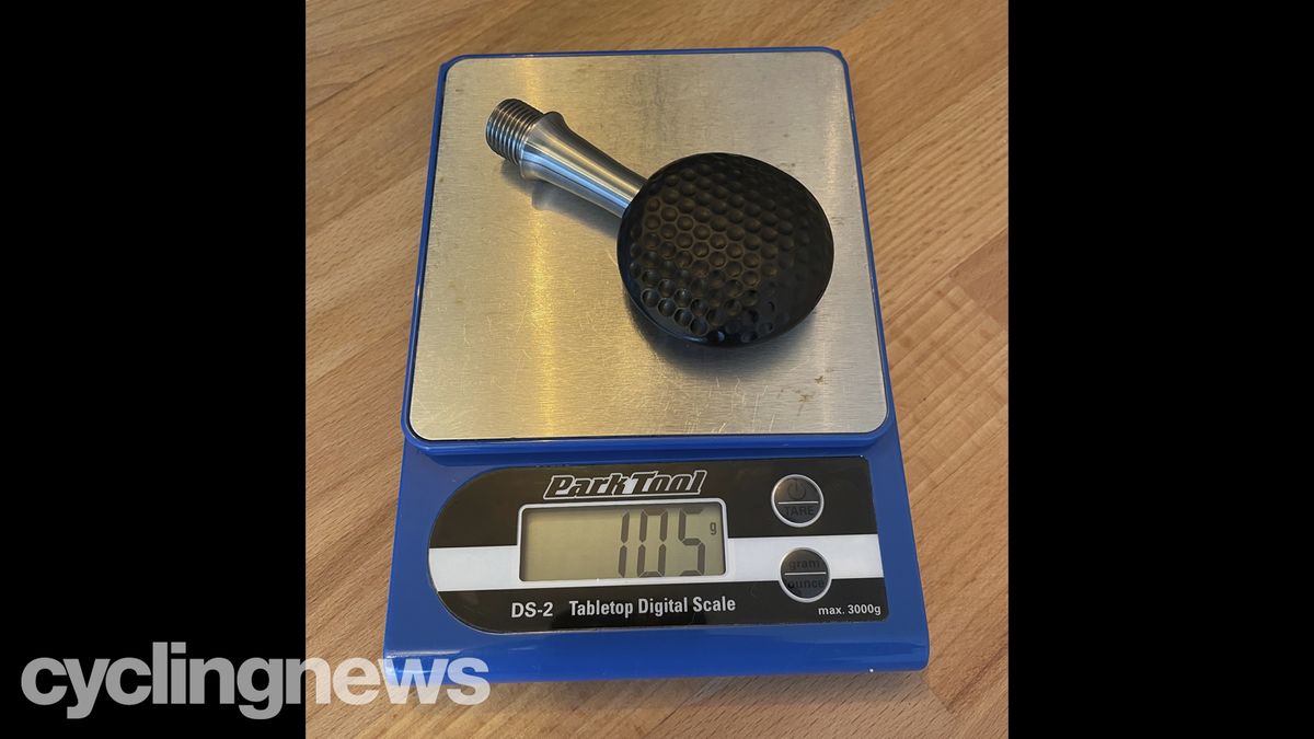 A Wahoo Speedplay Aero pedal on a ParkTool scale showing a weight of 105g