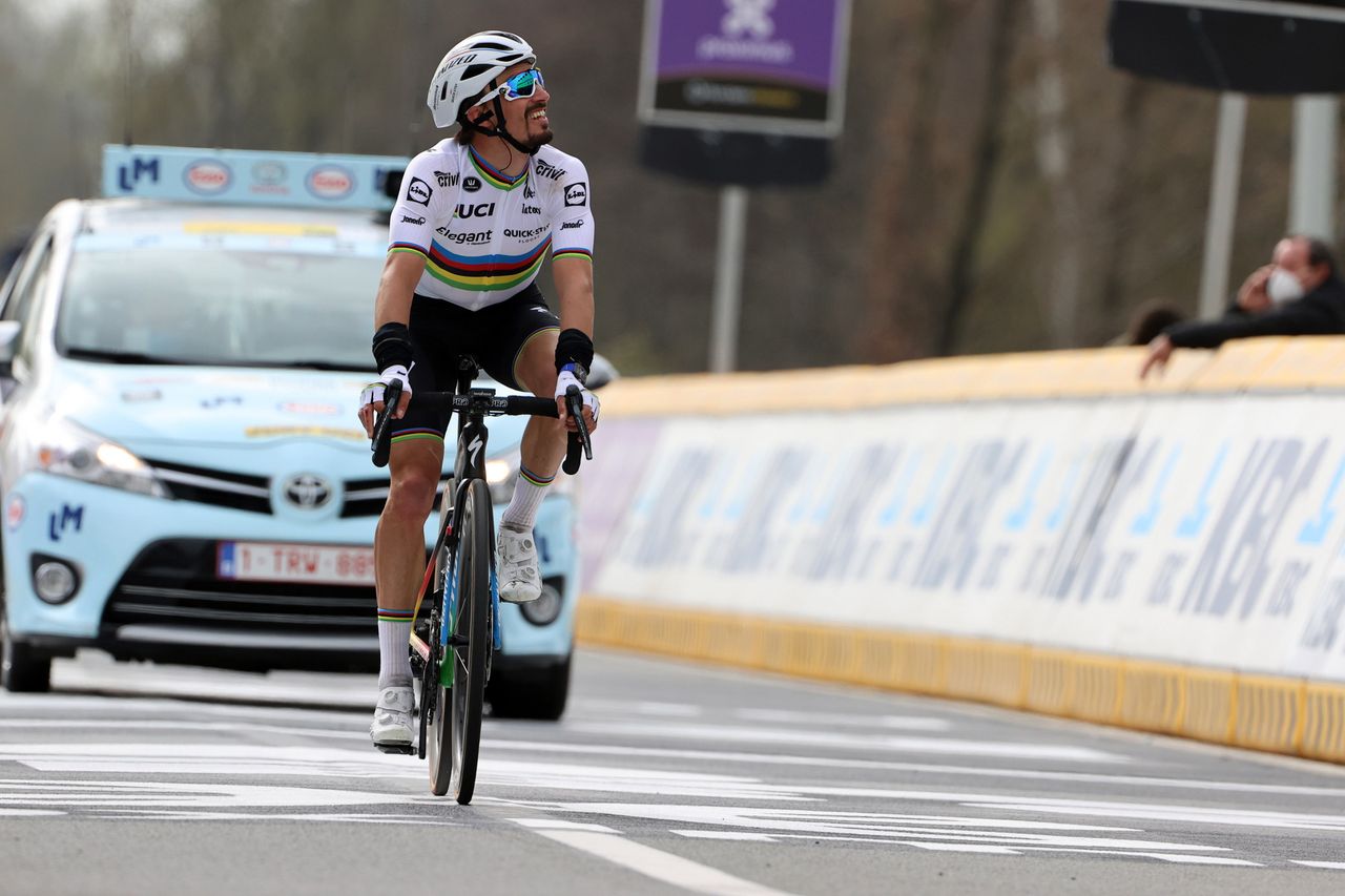 Giro delle Fiandre 2021 - Tour des Flandres - Ronde van Vlaanderen - 105th Edition - Antwerp - Oudenaarde 263,7 km - 04/04/2021 - Julian Alaphilippe (FRA - Deceuninck - Quick-Step) - photo Jan De Meuleneir/BettiniPhoto&Acirc;&copy;2021