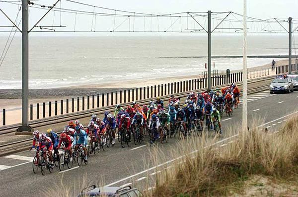 Along the coast it was a small peloton