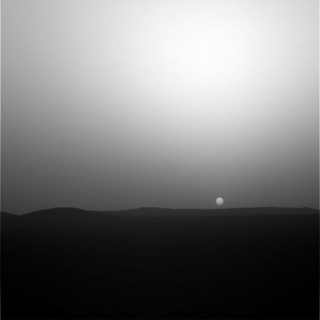 Night Moves: Spirit Mars Rover Turns Astronomer