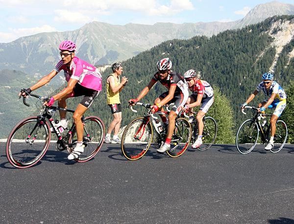 Andreas Kloden (T-Mobile) leads Pereiro and Evans