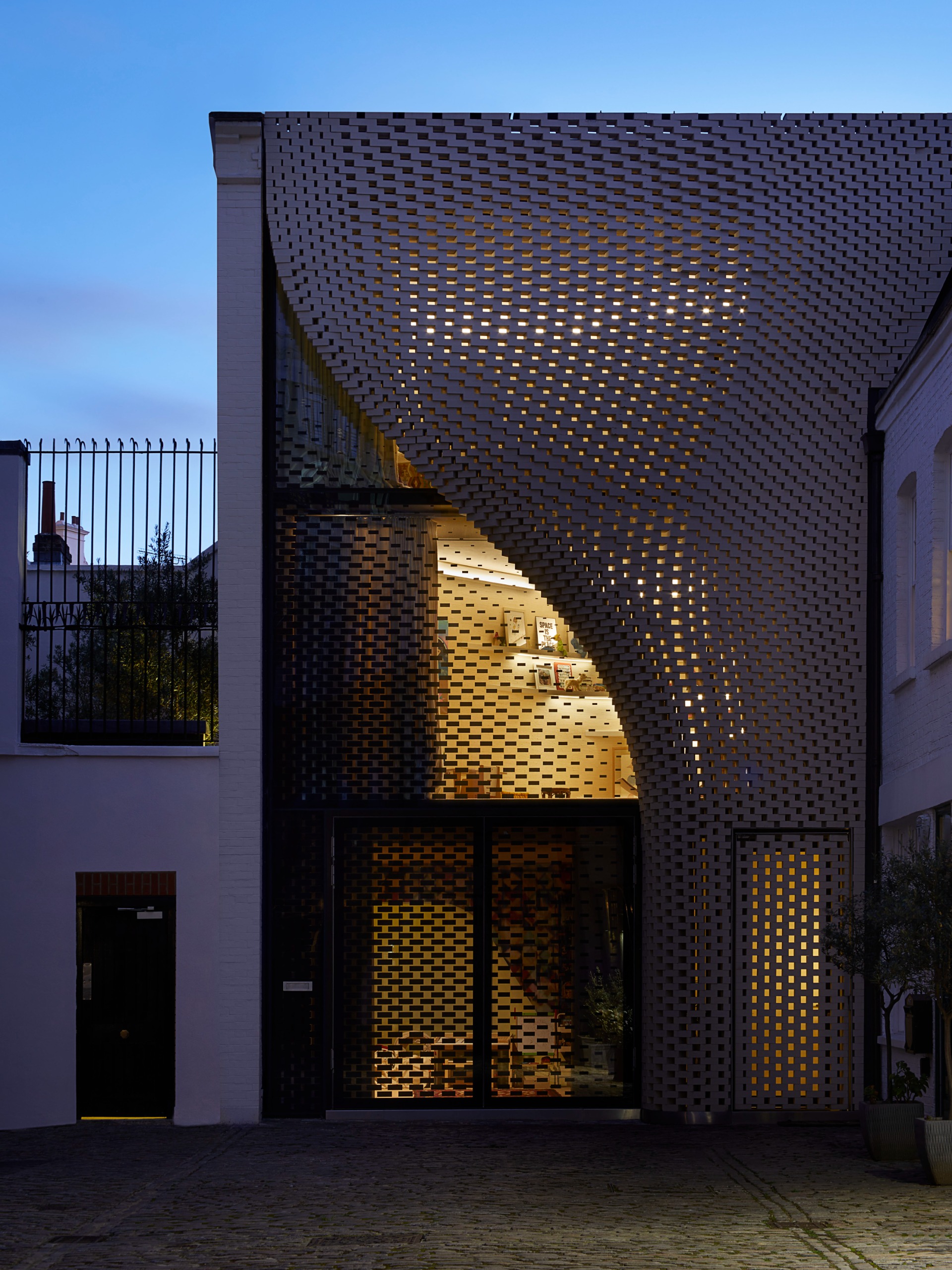 6 Grosvenor Crescent Mews by Zaha Hadid Architects