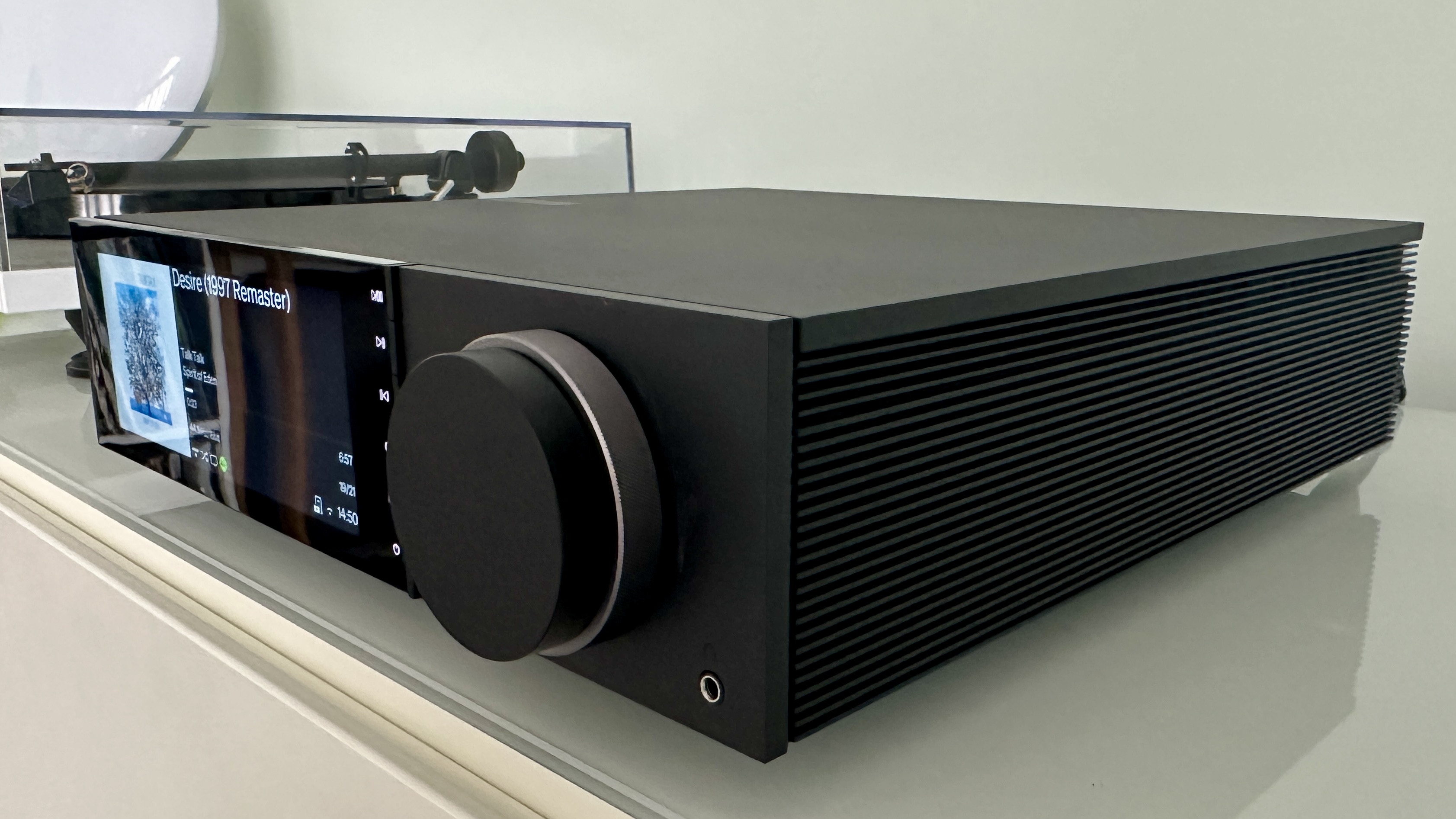 The Cambridge Evo 150 SE on a gray hi-fi rack, showing the color screen, grilles and ports