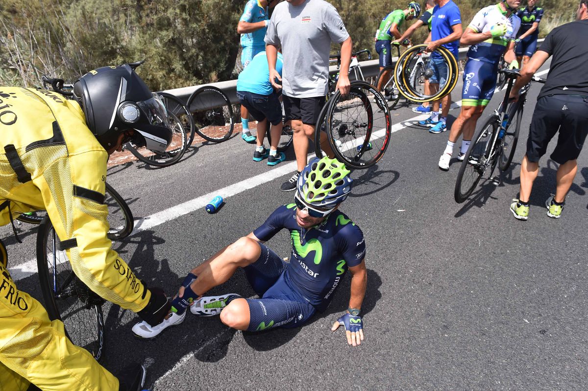 Imanol Erviti (Movistar Team) hit the deck