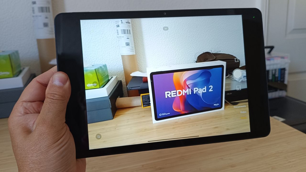Remdi Pad 2 tablet being used to take a photo of its packaging