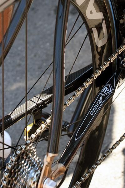 S-shaped rear stays.