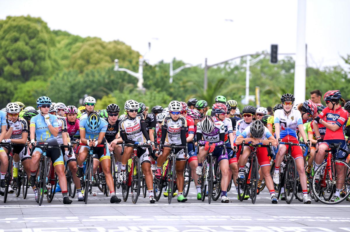 The peloton waits for stage 1 to get underway