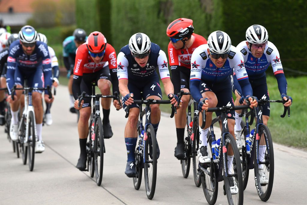 QuickStep-AlphaVinyl lead the chase at Scheldeprijs 