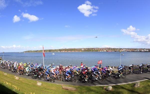 The peloton races passed the coast on stage 2 of the Giro d'Italia