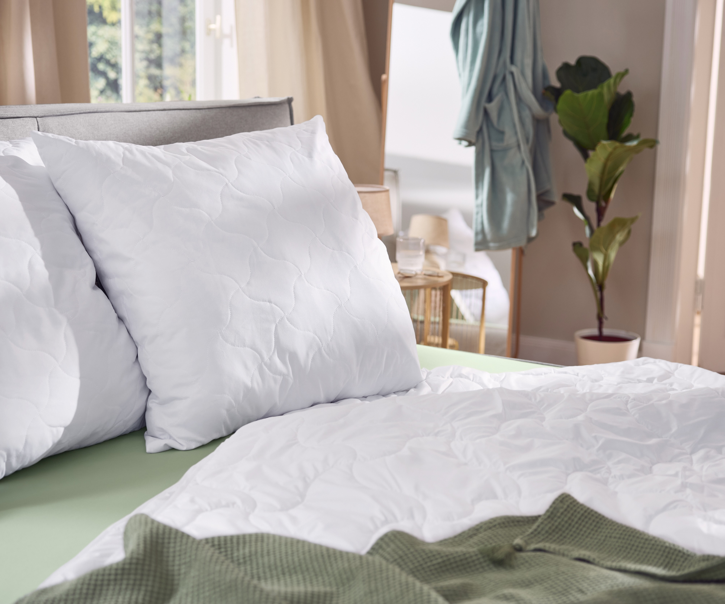 bed with cooling bedding