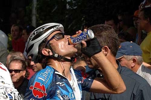 Michele Scarponi (Liberty Seguros) downs an ice-cold drink.