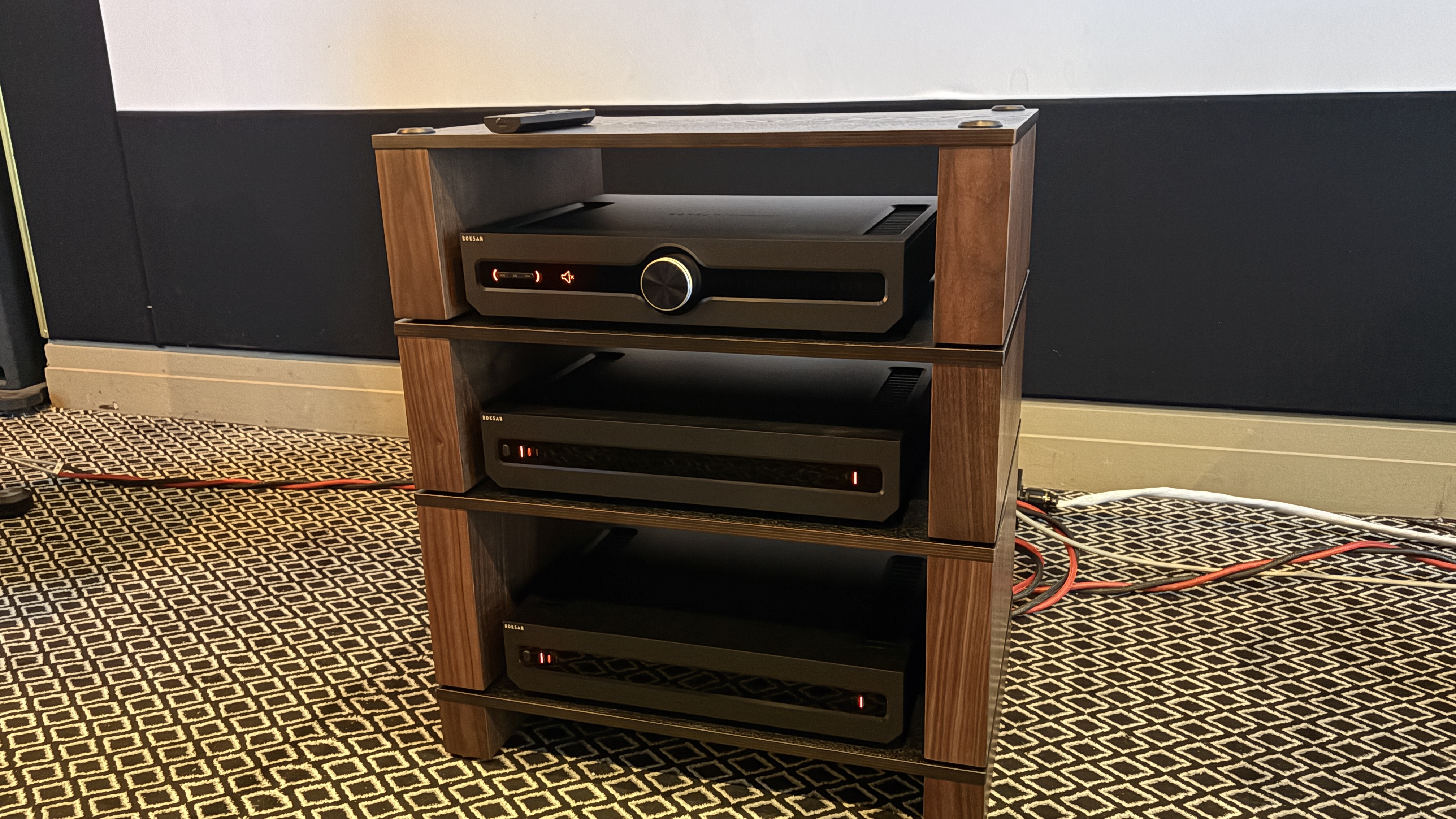 Roksan Caspian 4G streaming preamp and power amplifier