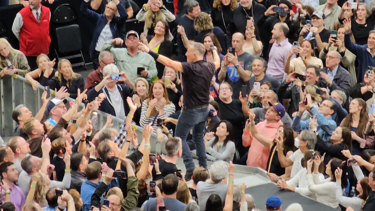Bruce Springsteen photographed with Samsung Galaxy S23 Ultra 10x zoom