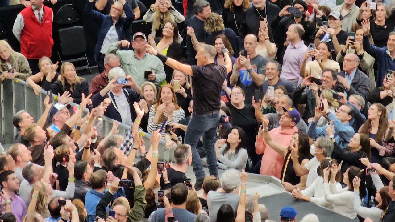 Bruce Springsteen photographed with Samsung Galaxy S23 Ultra 10x zoom