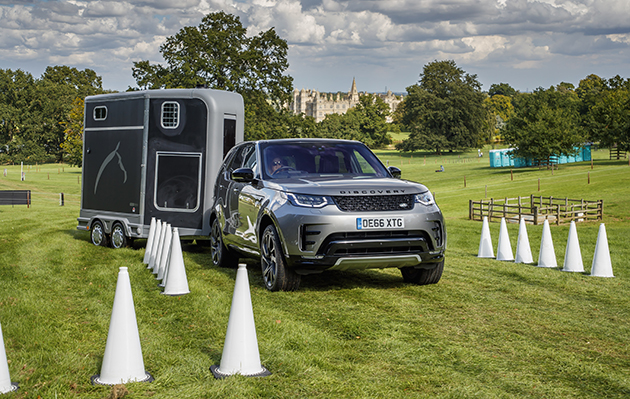 Land Rover Discovery HSE: best cars for towing horse trailers