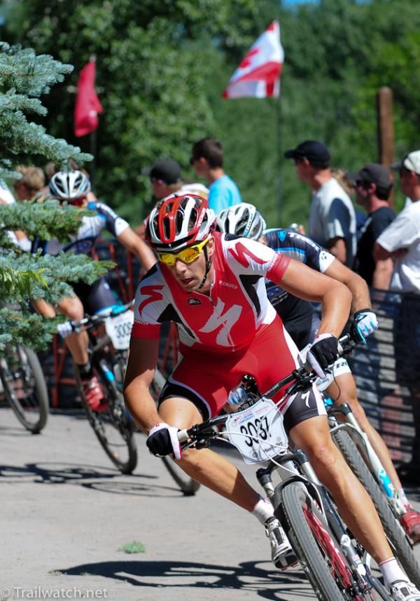 Todd Wells (Specialized) leading on lap two