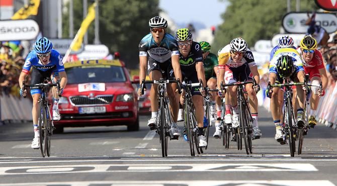 Trentin edges out Michael Albasini (R) and Andrew Talansky (L) for the stage win