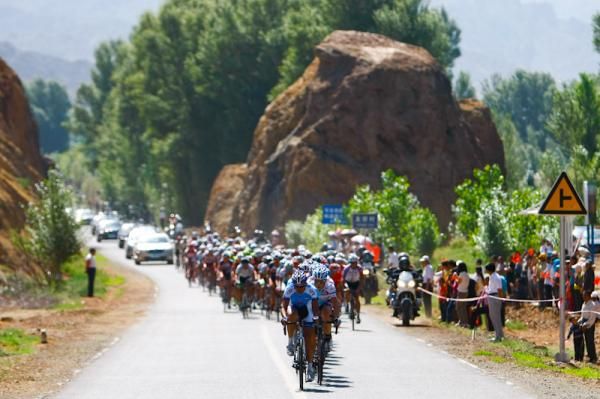 Tabriz riders lead the peloton