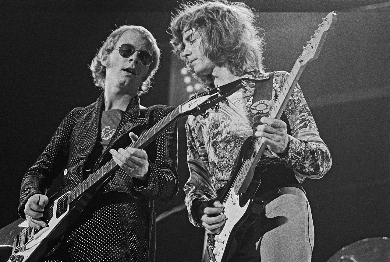 Guitarists and singers Andy Powell (left) and Ted Turner performing with British rock group Wishbone Ash at a Chritmas concert at Alexandra Palace, London, 22nd December 1973. (Photo by Michael Putland/Getty Images)