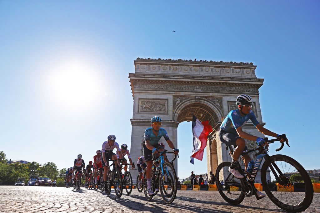 PARIS FRANCE JULY 18 Enric Mas of Spain and Movistar Team Alexey Lutsenko of Kazakhstan and Team Astana Premier Tech Dan Martin of Ireland and Team Israel StartUp Nation The Peloton passing in front of The Arc De Triomphe at Paris City during the 108th Tour de France 2021 Stage 21 a 1084km stage from Chatou to Paris Champslyses LeTour TDF2021 on July 18 2021 in Paris France Photo by Tim de WaeleGetty Images