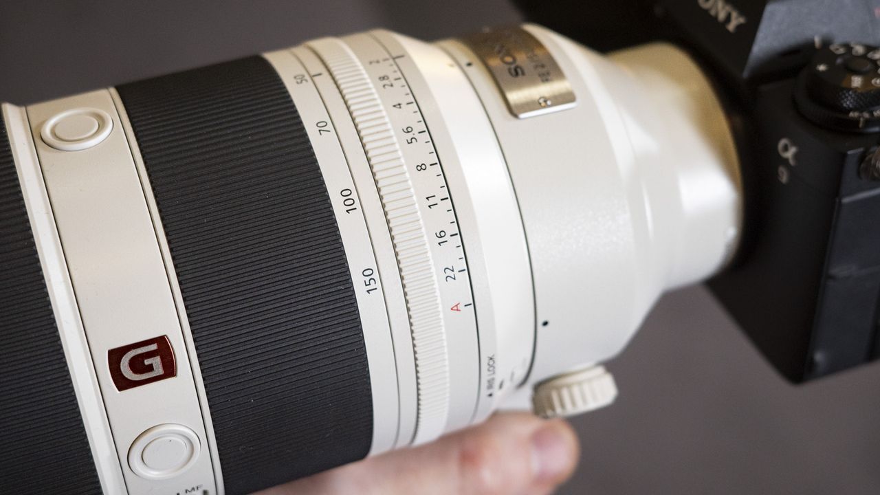 Close up of the Sony FE 50-150mm F2 GM lens' controls