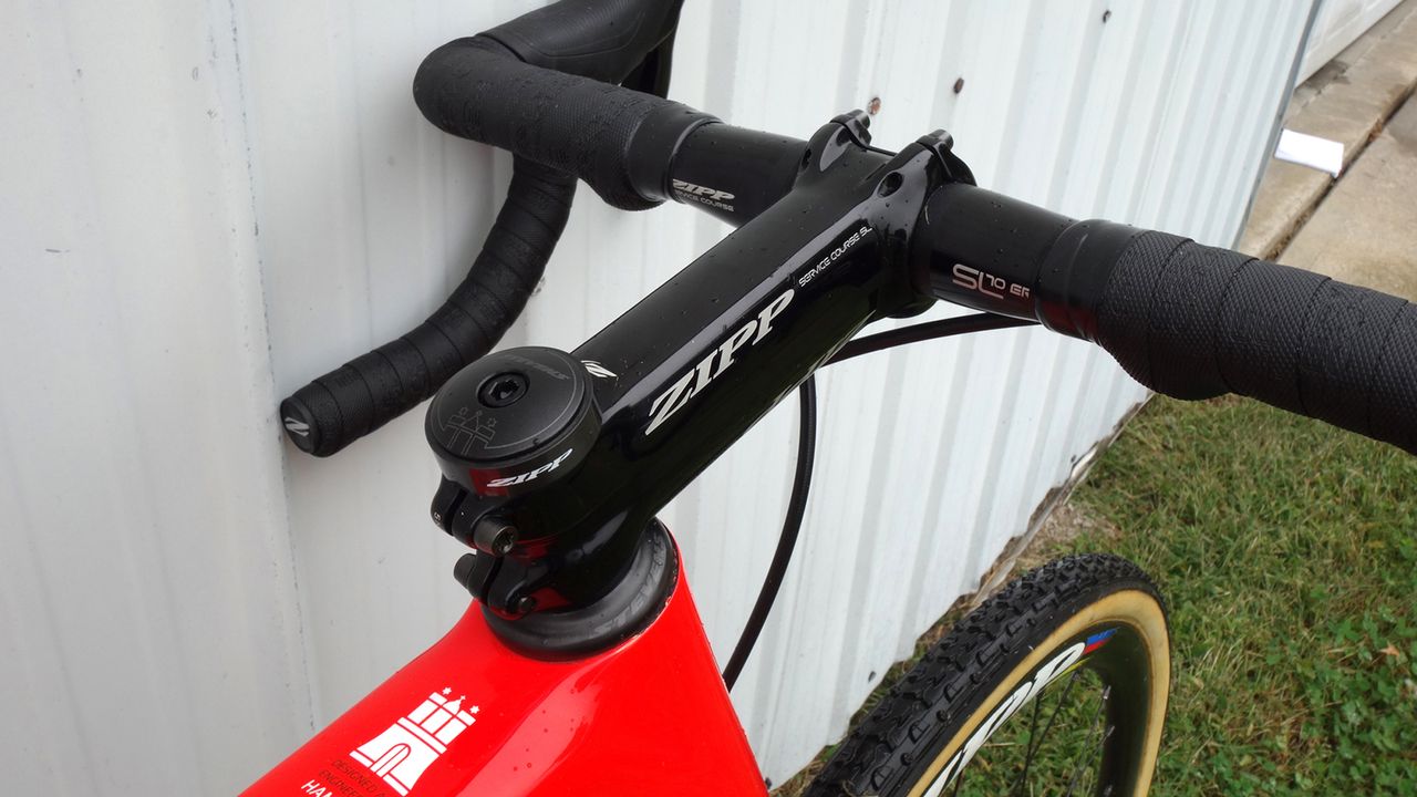Van Aert runs a Zipp Service Course SL handlebar and stem combination with SRAM eTap Blips on the underside of the handlebar tops
