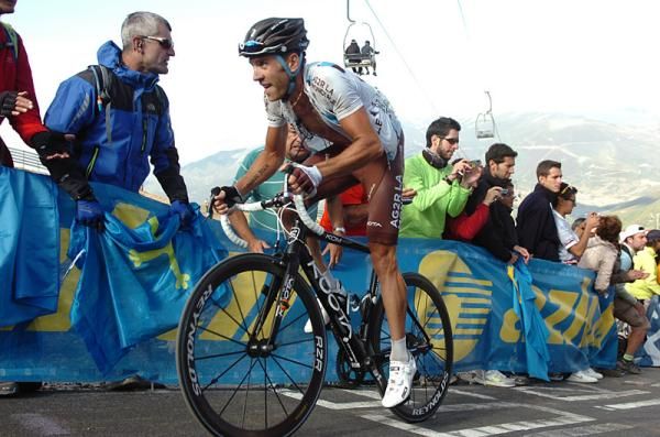 Rinaldo Nocentini (AG2R La Mondiale) in action on the Cuitu Negru climb in the stage 16 finale.