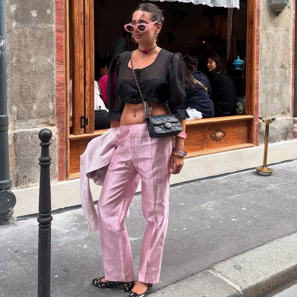 An image of @stylewithsoco wearing silk taffeta trousers, one of the biggest summer trouser trends of 2026. 