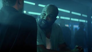 Jeffrey Wright talking to Daniel Craig in a club in No Time To Die.