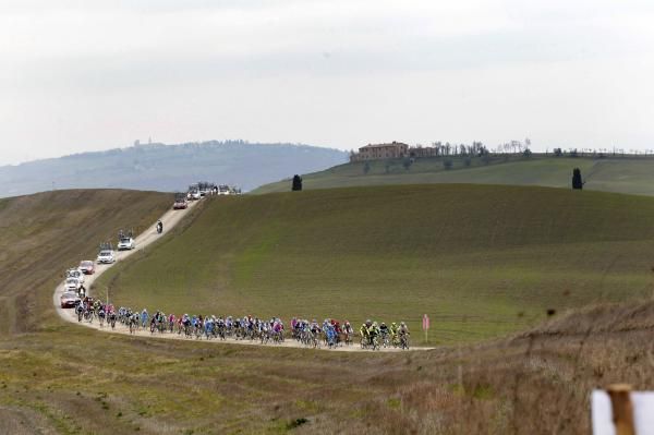 A stirring scene from the Montepaschi Strade Bianche.