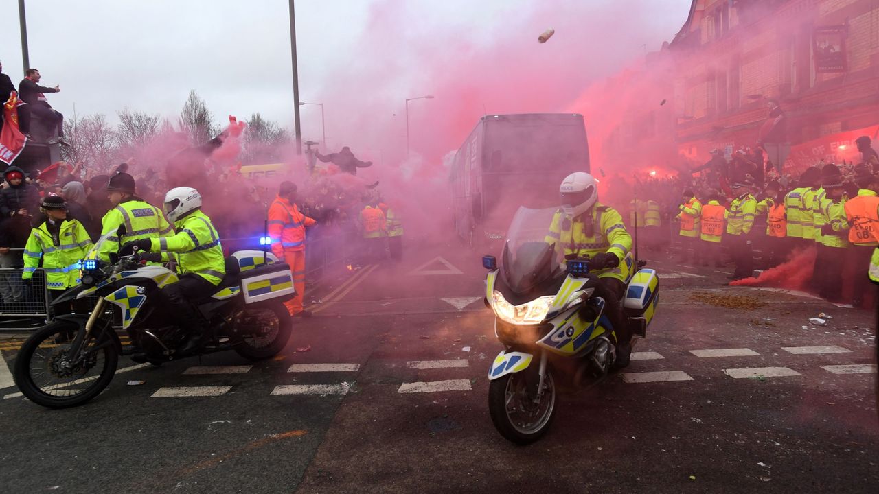 Man City bus Liverpool