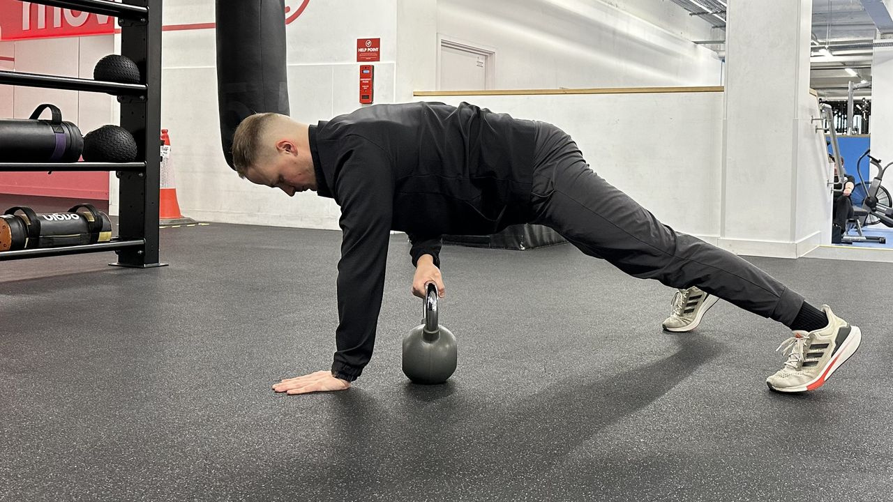 Ollie Thompson starting a kettlebell drag through