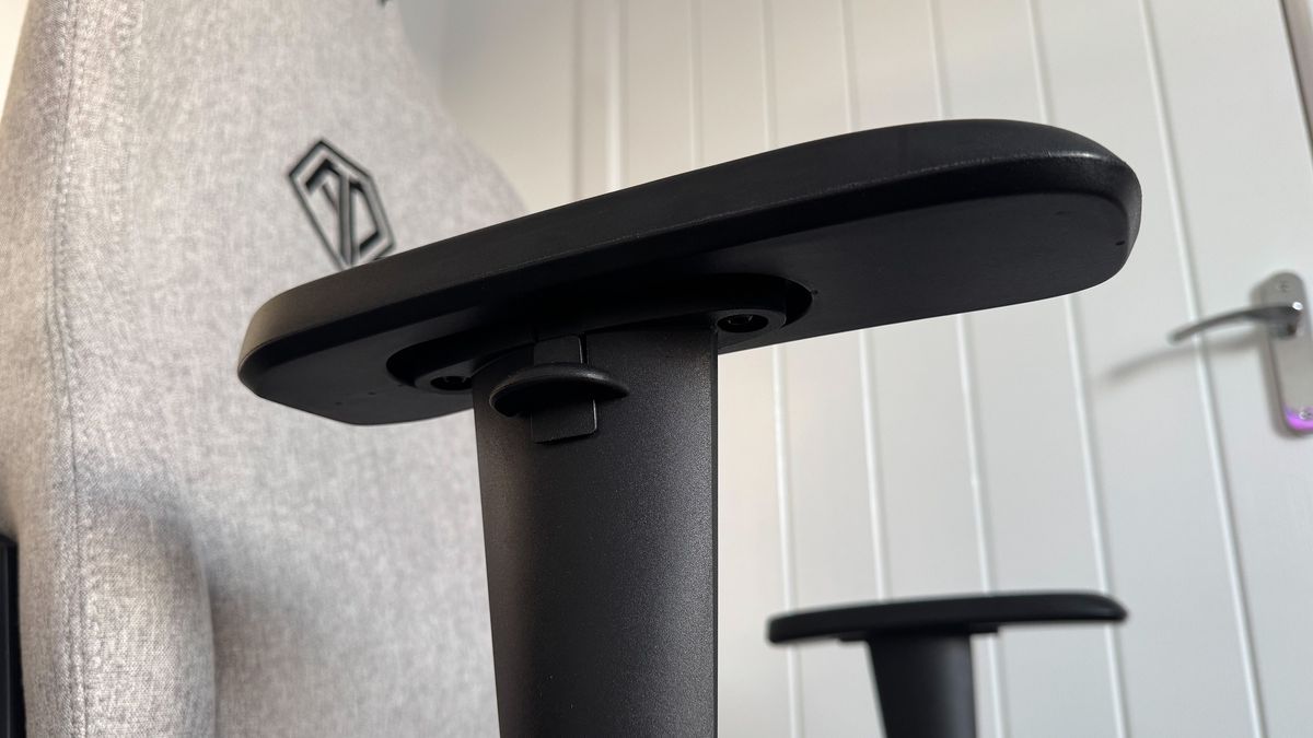 The armrests on the AndaSeat Novis