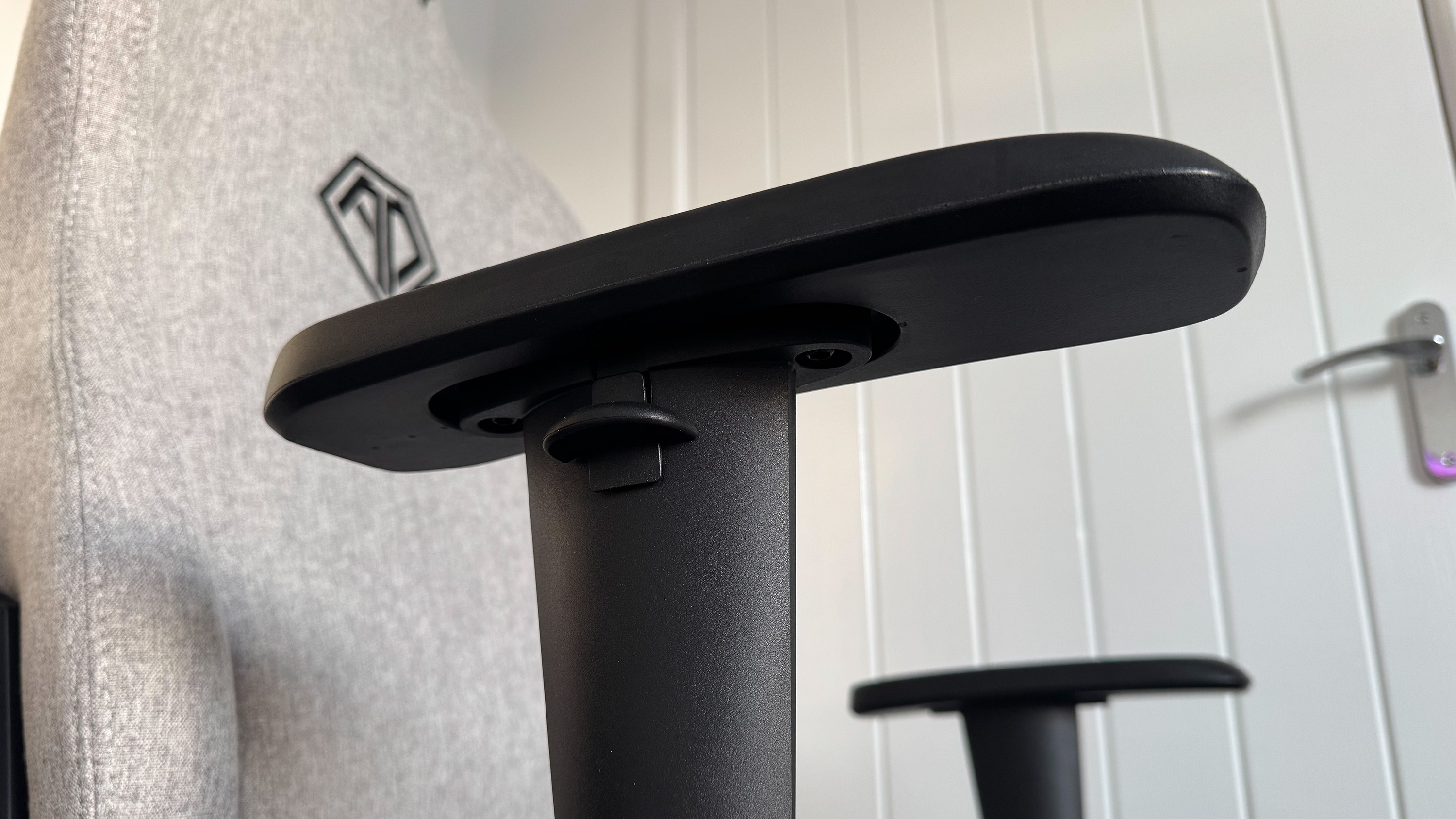 The armrests on the AndaSeat Novis