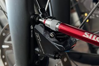 Hydraulic disc brake tips: While holding the brake lever to center the caliper, tighten the mounting bolts with a torque wrench