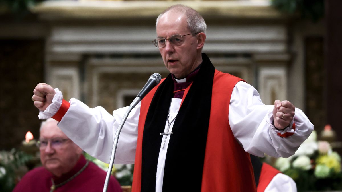 Church of England head resigns over abuse scandal