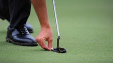 Moving ball marker on green