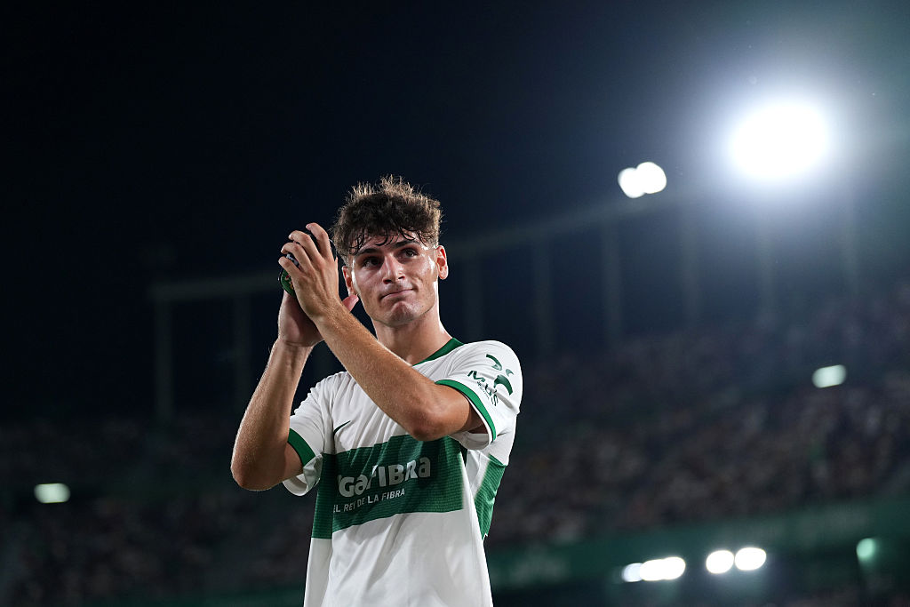 Rodrigo Mendoza of Elche CF applauds the fans during the LaLiga EA Sports match between Elche CF and Levante UD at Estadio Manuel Martinez Valero on August 29, 2025 in Elche, Spain.