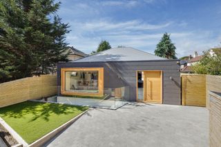 Darren and Lucy chose larch for the projecting picture windows and Marley Eternit Thrutone fibre cement slates for the roof and ground floor exterior.