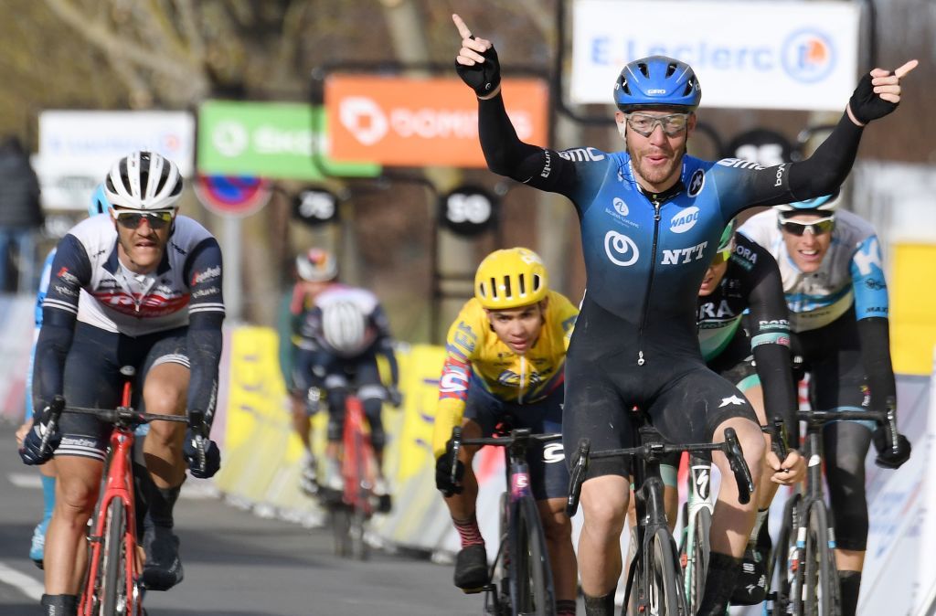 Giaomo Nizzolo (NTT) wins stage 2 of Paris-Nice.