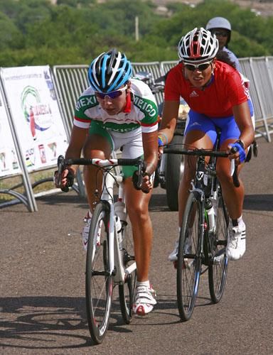 The first atack came from Mexican rider Giussepna Grassi and Cuba's Daila Rodriguez.