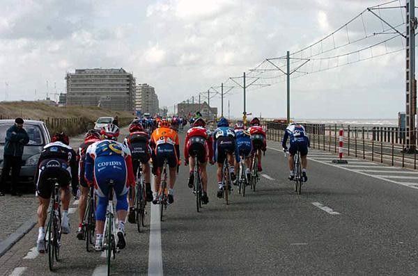 One of the dangerous sections of Gent-Wevelgem is the trip along the coast