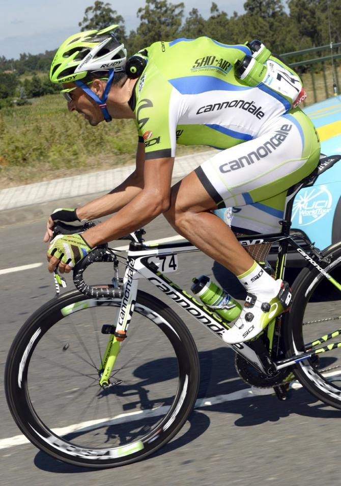 Lucas Sebastian Haedo on water bottle duty for Cannondale