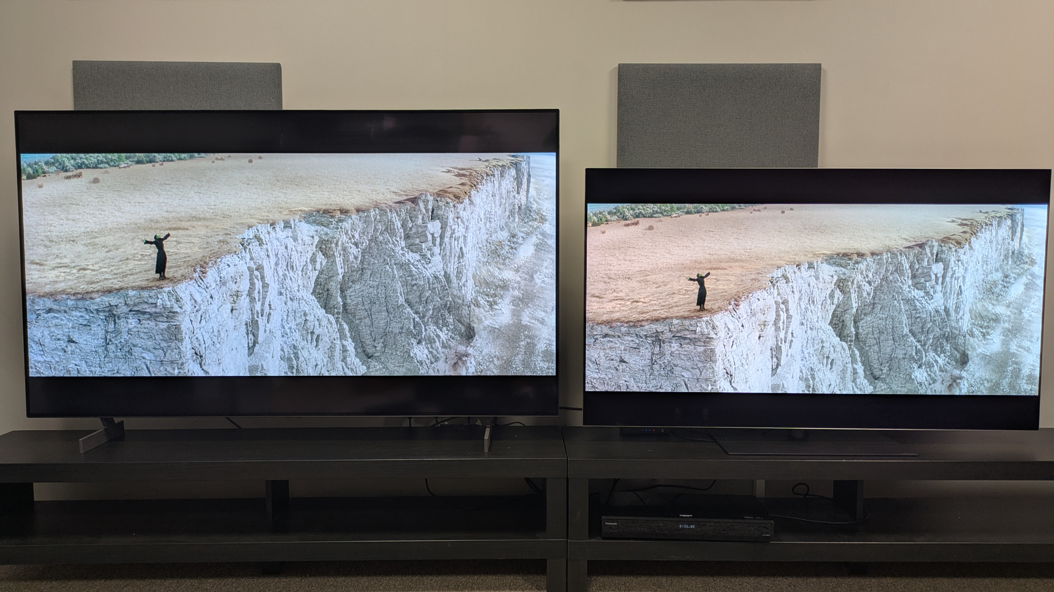 The LG B6 (left) and LG G6 (right) showing Wicked, with Elphaba standing on the edge of a white cliff. The G6 has more impact in the white stone due to its higher brightness